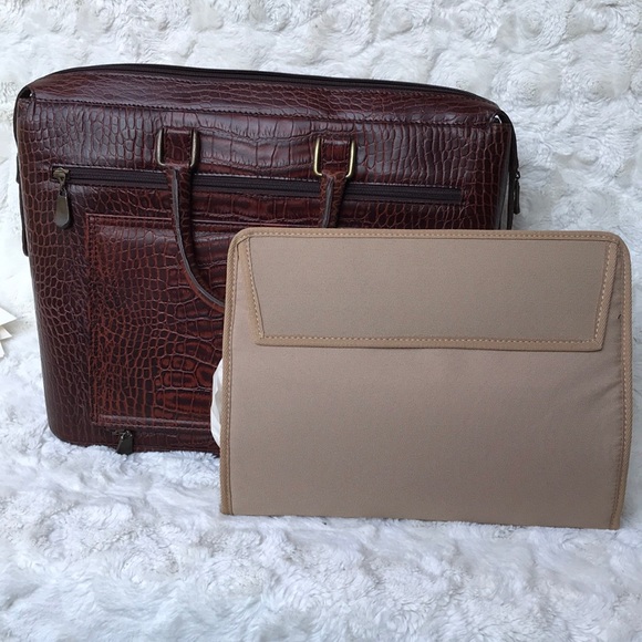 New French 1946 Briefcase with Laptop Sleeve. - Picture 8 of 8
